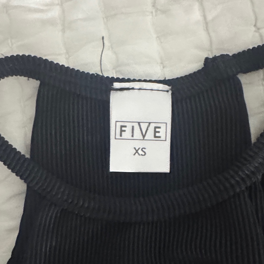 Five Black Ribbed Tank Top - Picture 4 of 4